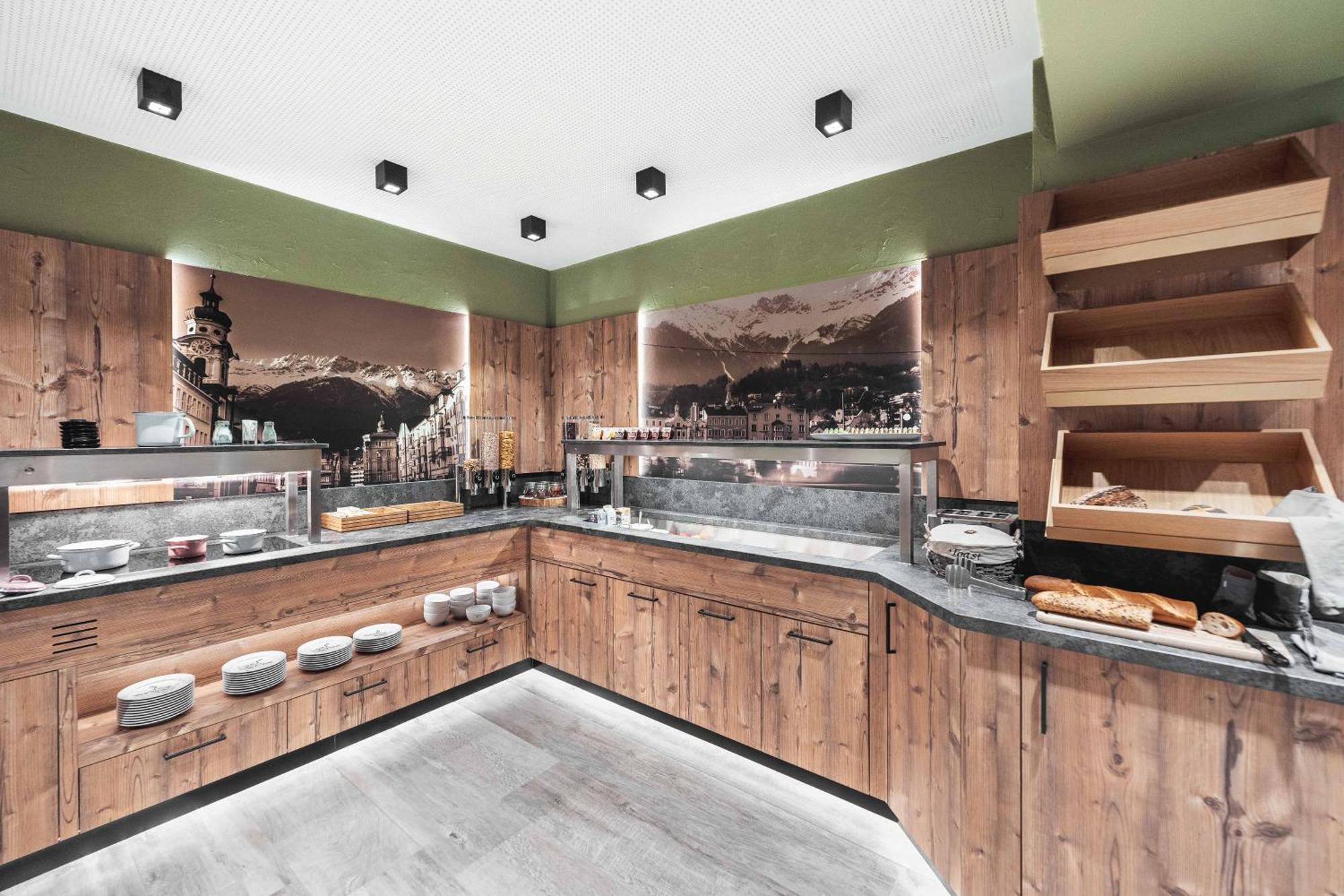 Binders Budget City-Mountain Hotel Innsbruck Exterior photo